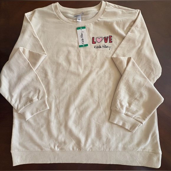 NWT - Keith Haring - Graphic Sweatshirt with Red Heart - Size XL - Picture 4 of 12